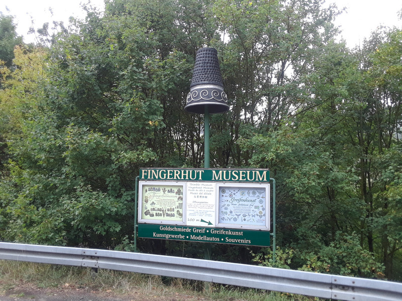 Roadside sign for the Fingerhutmuseum
