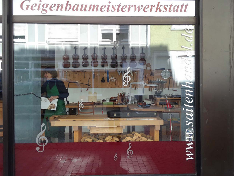 Violin maker on Steinstrasse
