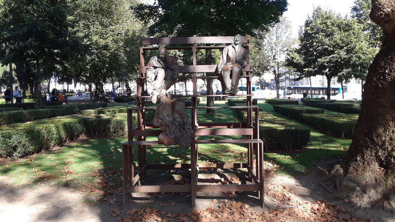 Juan Munoz sculpture in Jardim da Cordoaria