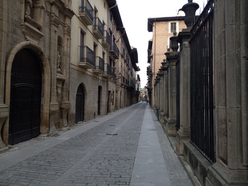 The quiet streets of Puente La Reina, at 7am