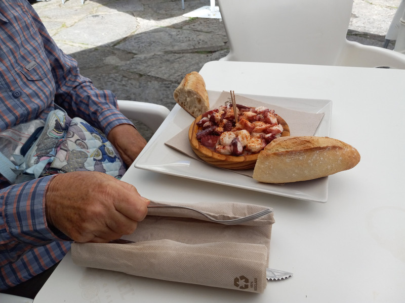Manoli's experiment with pulpo (octopus) at Mercadoiro