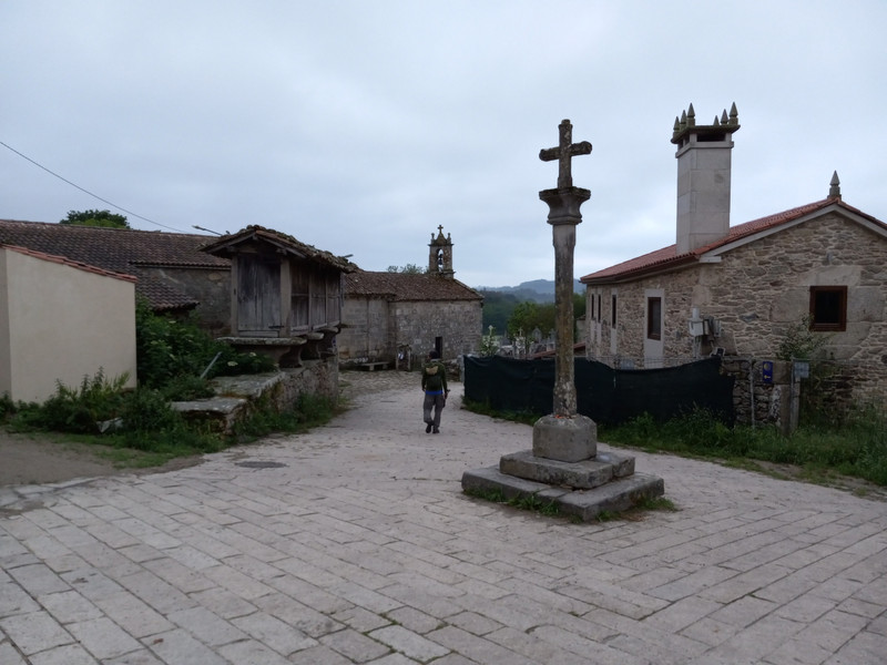 The cross and church in San Xulian