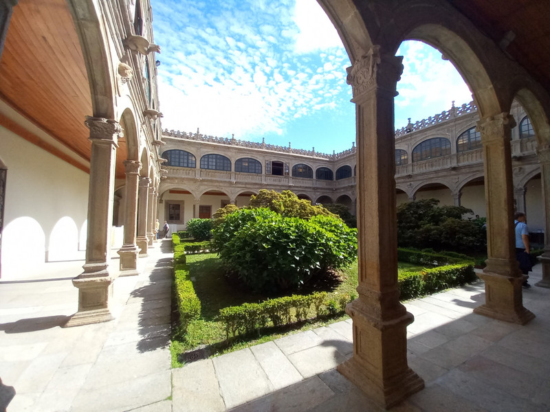 Inside the courtyard of the palacio
