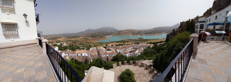 Panoramic view of the lake and lower town