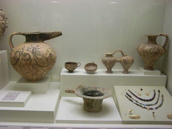 Cretan Pottery and Jewelry