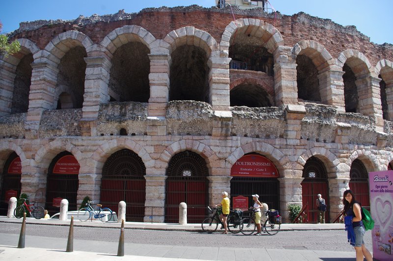Coliseum, Verona Style