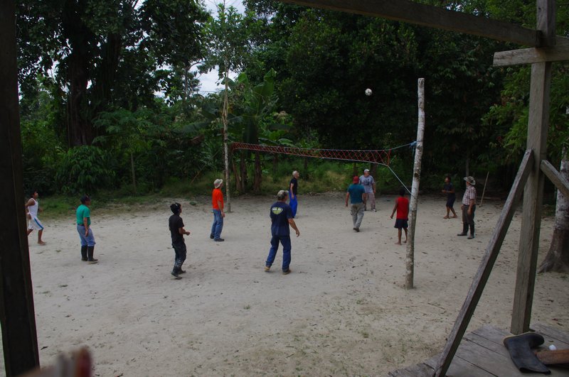 Old men and young Ecuadorians playing volleyball