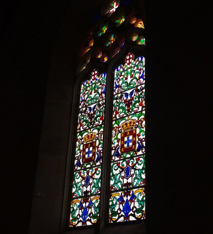 COLORFUL STAINED GLASS WINDOW