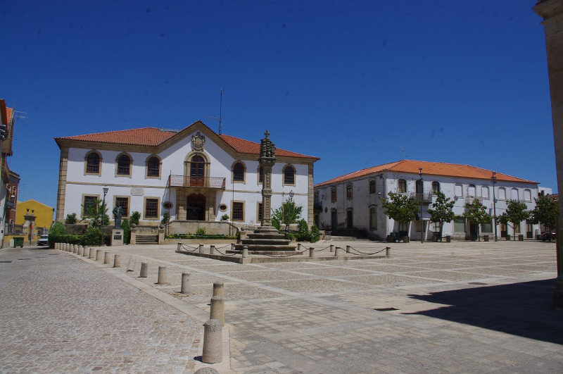 THE PACO CONSELHO (TOWN HALL) AND PILLORY