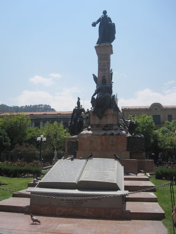 Statue in La Paz