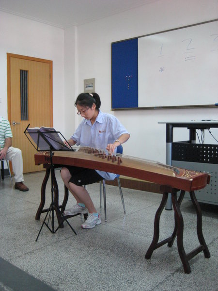 Felicia and her Guzheng