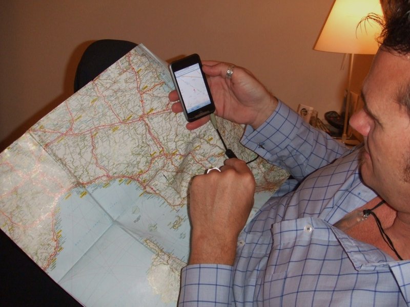 Synchronising maps on the i-touch. Very handy!