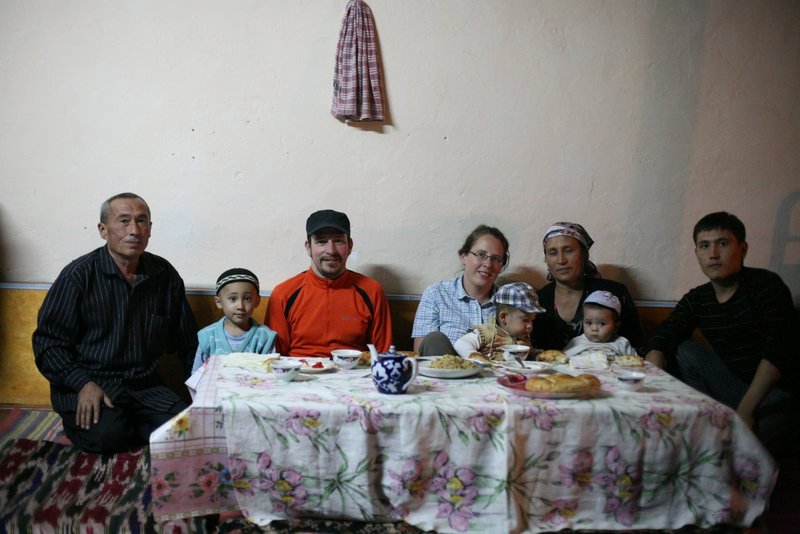 Plov essen bei der Familie vom Taxifahrer Maksud