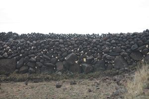 Steinmauer auf Amantani