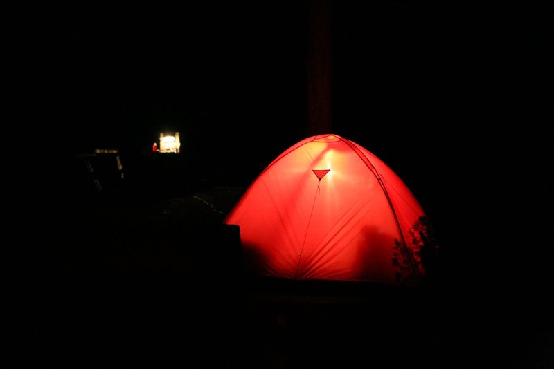 unser Zelt in der Nacht