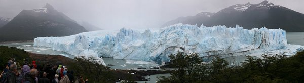 Panoramaansicht des Perito Moreno Gletschers