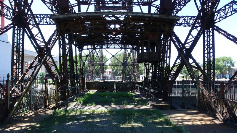 Die stillgelegte Fährbrücke Puente del Transbordador 