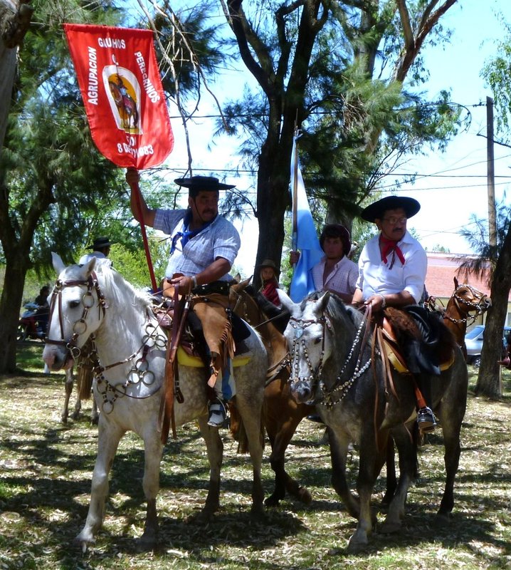 Gaucho Gil followers in the parade