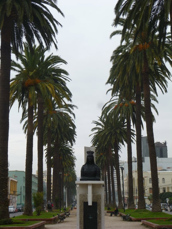 palms and statues like this lined the alameda to the beach though this shot is in Valparaiso