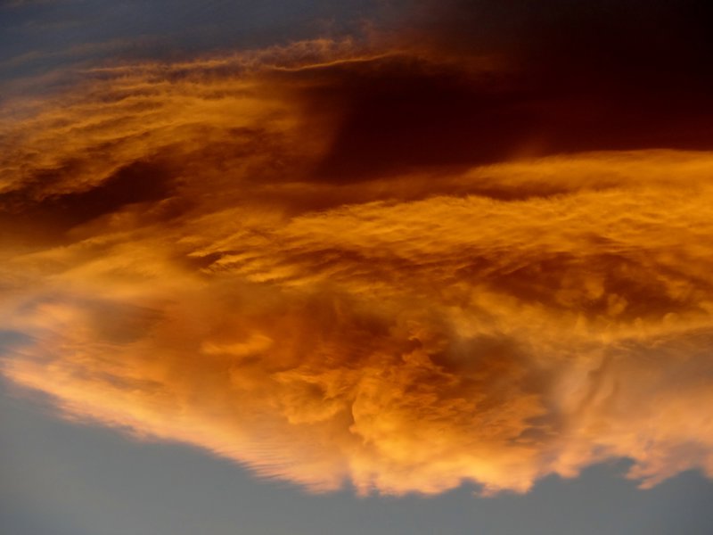  fiery Patagonian flying saucer cloud