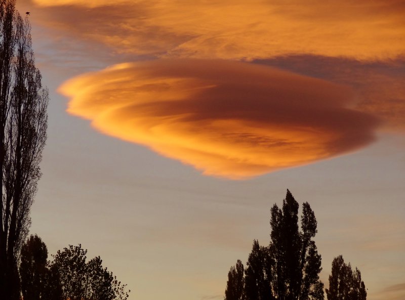 firey saucer cloud