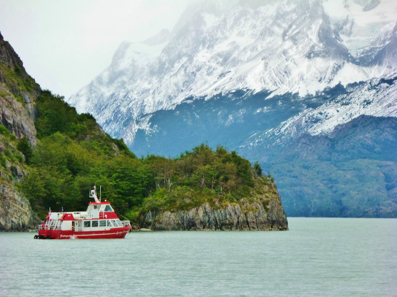 excursion ferry on Grey Lake