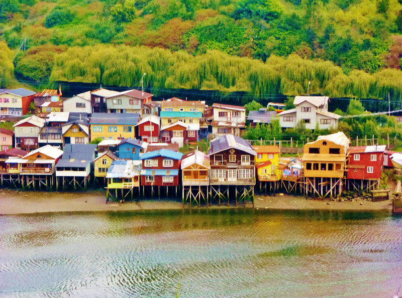 palafitos at low tide on the estuary 