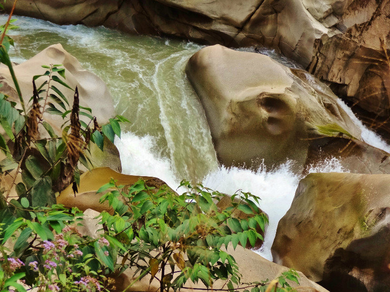 Urubamba River tumbling over boulders