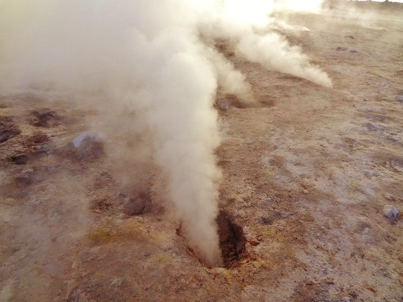 Water vapor fumeroles, Sol de Manana geyser field