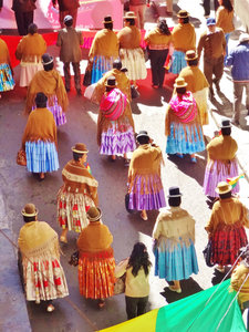 cholitas in May Day parade