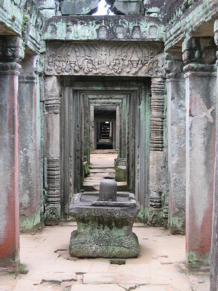Linga Corridor, Preah Khan
