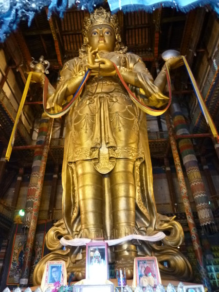 Huge boedha statue in local temple