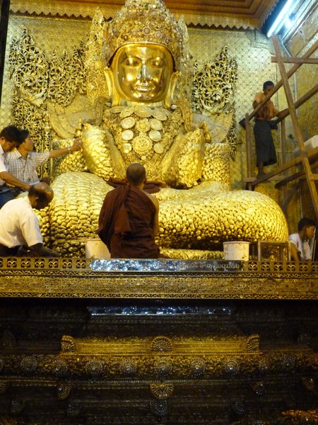 mahamoni pagoda and its golden boedha