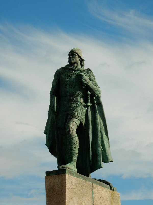 Leifur Eiriksson statue