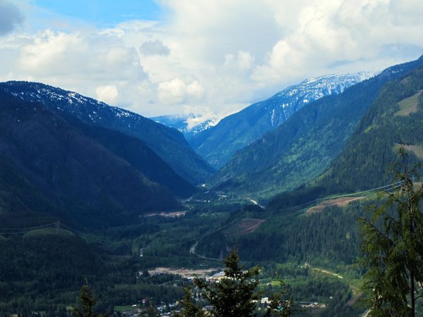 Narrow valleys of the Columbia mountains