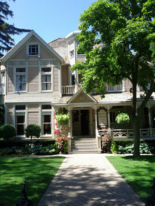 Niagara-on-the-lake victorian homes