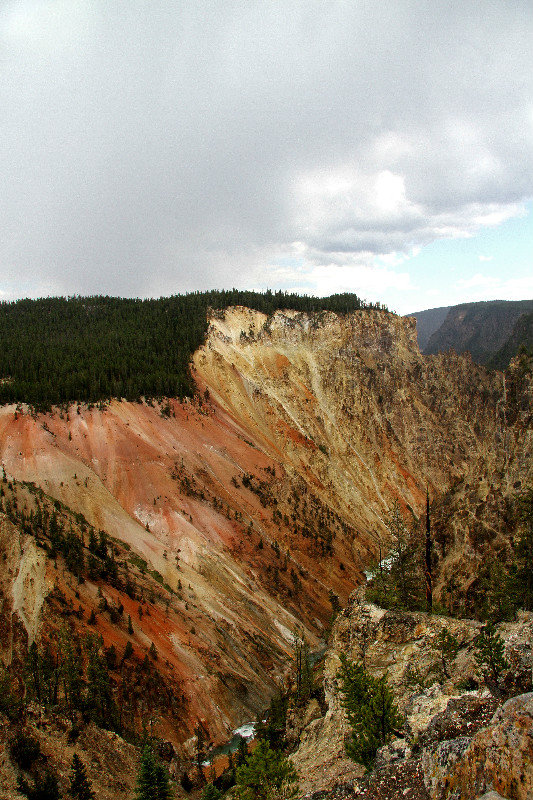 bright yellowstone canyon colors