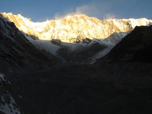 ABC, Sonnenaufgang vor Annapurna 1, einmalig goldene Berggipfel