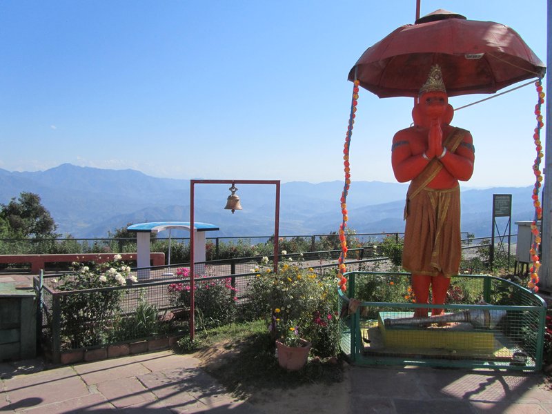 Ausblick vom Ashram in Chilianola, Hanumanstatue, der Affengott