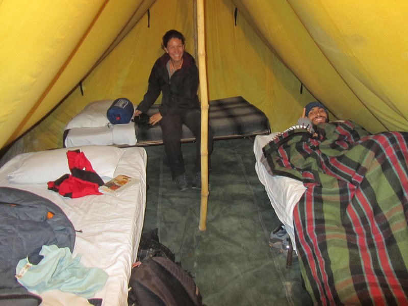 Uebernachtung- die 2-Tages Fahrt von Manali nach Leh ueber die drei 5000m Paesse