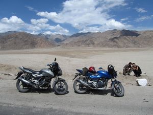 Motorradtour mit Freunden in der Hochwueste