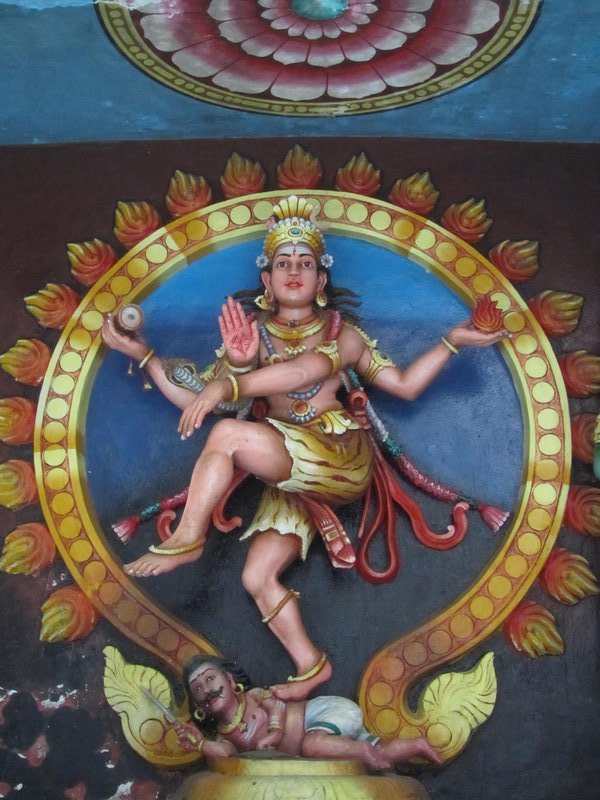 Hindu Tempel - tanzender Shiva steht fuer dauerhaften Wandel des Unviversums und die Entstehung und Zerstoerung...