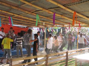 Bunaken Erntedankfest oder ein Dorf und ein riesige Party