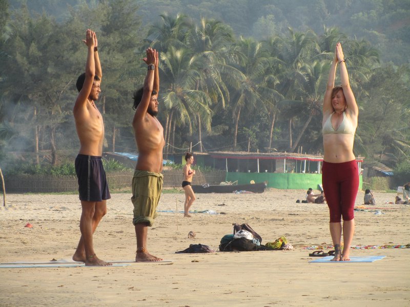 yoga at the beach, konnte jeden tag unterrichten am fruehen morgen, magisch