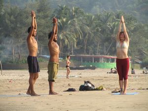 yoga at the beach, konnte jeden tag unterrichten am fruehen morgen, magisch