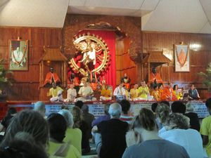 ashram satsang (meditation, unterricht und singen)