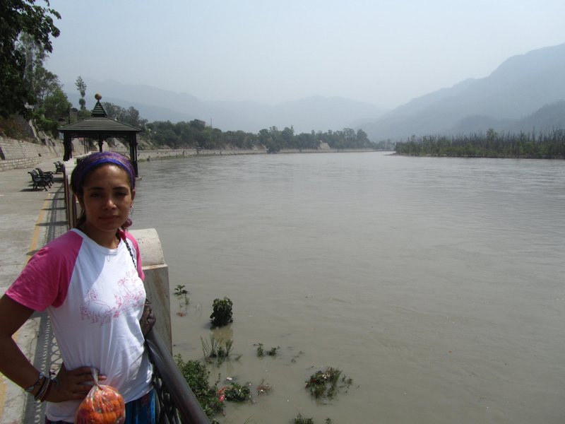 Ausblick von Rudras Yogastudiio auf Ganges