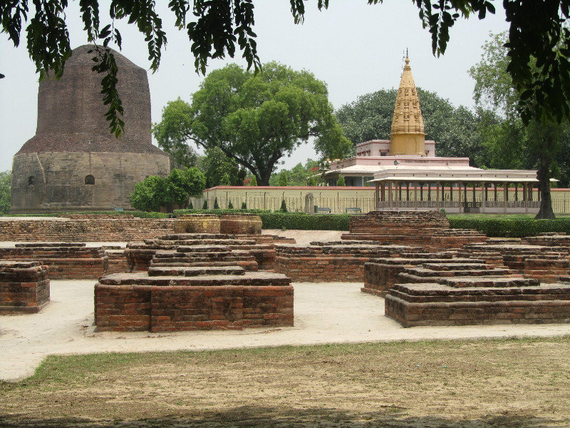 in Sarnath, hier gab Buddha seine ersten Juengern die ersten Lektionen