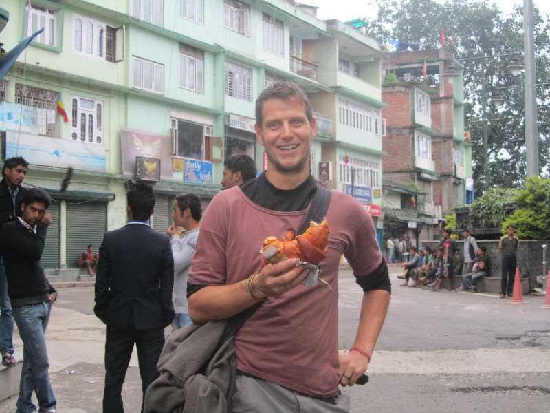 mein groesstes croissant in Namchi, Sikkim in  den verrgneten bergen des himalayas