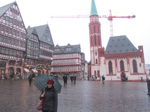 Dayhana am Frankfurter Römer, leider mit Regen